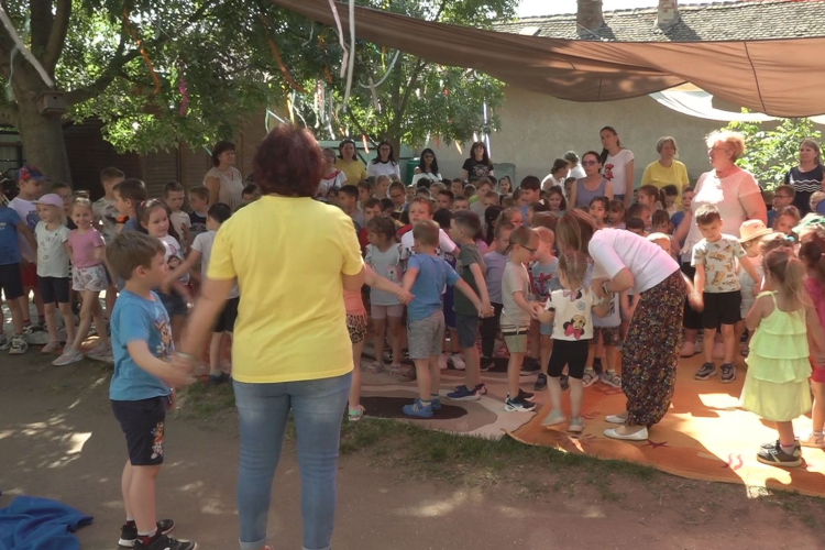 KOMÁZÓ A CSOKONAI UTCAI ÓVODÁBAN