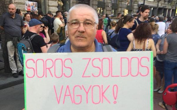 Így tüntettek: Tort ült a szánalmas nevetségesség és az antidemokrácia