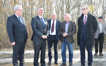 Kotrás a Tisza-tónál