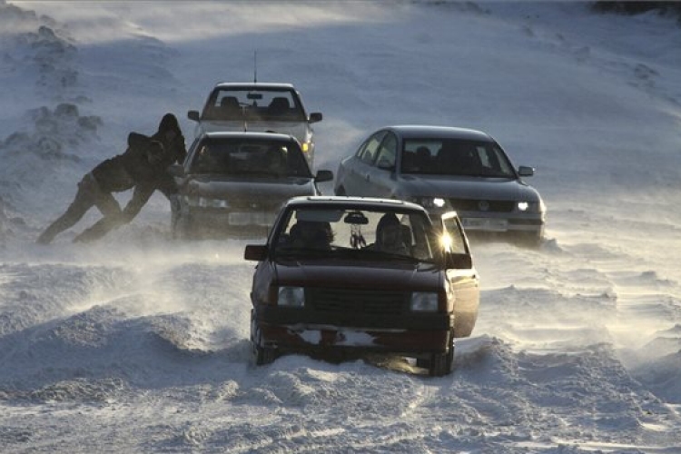  Hófúvás nehezíti a közlekedést Veszprém, Zala és Somogy megyében