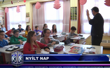 NYÍLT NAP