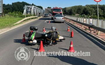  Két autóval ütközött egy motorkerékpár Poroszlónál