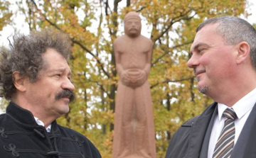 Kunszobrot avattak