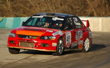 Az abszolút 11. és a H6-os kategória negyedik helyét szerezte meg a Szvatek Zsolt - Kovács Szabolcs kettős a Szilveszter Rallye-n. 
