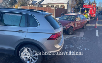  Két autó ütközött Jászberényben