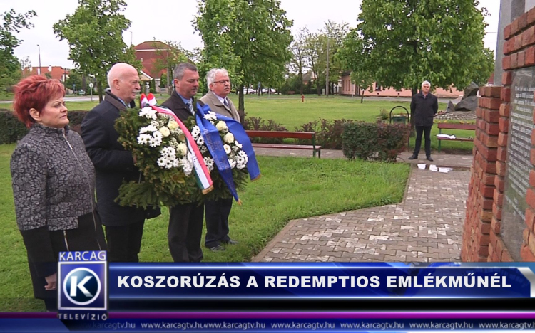 Koszorúzás a redemptiós emlékműnél