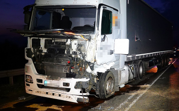Szolnoki halálos baleset - kamion és kisteherautó ütközött