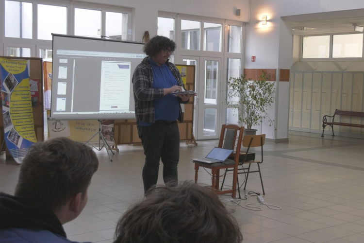 DIÁKTALÁLKOZÓ KARCAGON