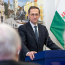 A Magyar Nemzeti Bank kortárs műgyűjteményéből érkeztek képek Karcagra