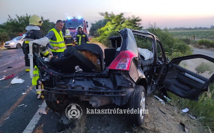 BUSZNAK HAJTOTT EGY FÉRFI A 4-ES SZÁMÚ FŐÚTON
