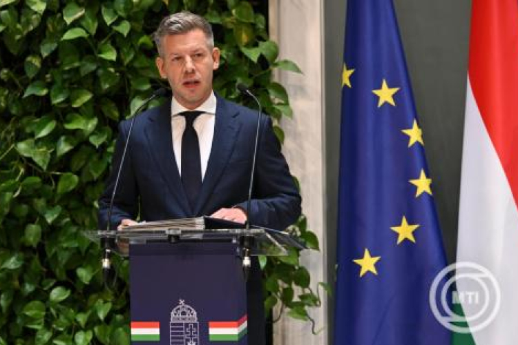 Magyar Péter: Orbán Viktor túszul ejtette a Fideszt