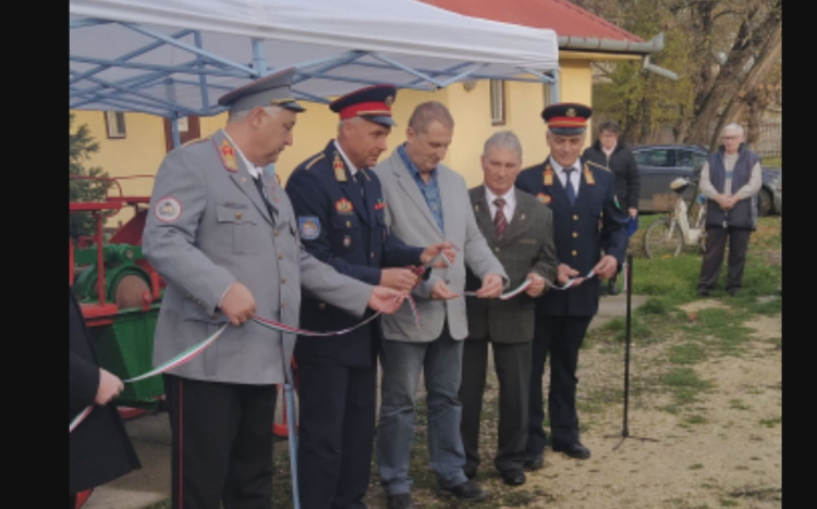  Összefogással újult meg egy muzeális kocsifecskendő Öcsödön