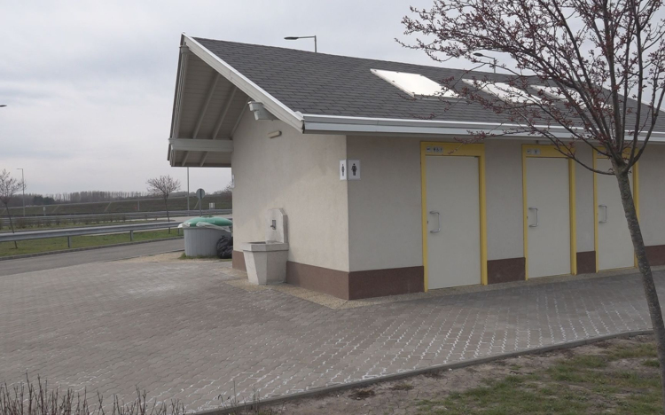 LEBUKOTT A KAMERÁS KUKKOLÓ