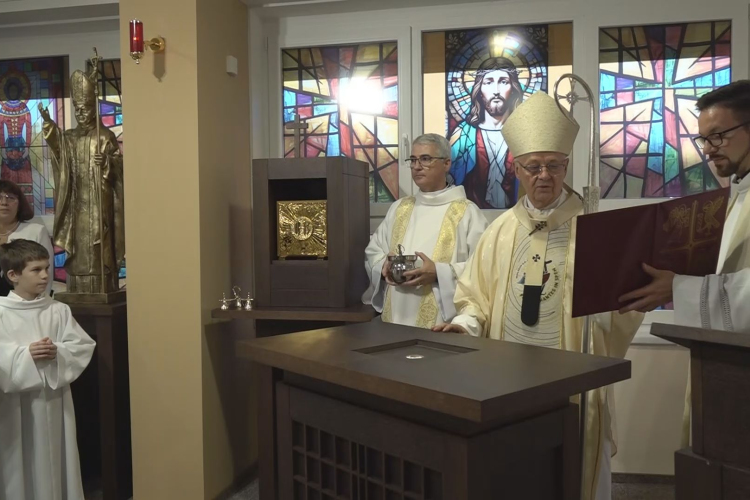 ISKOLAKÁPOLNA MEGÁLDÁSA