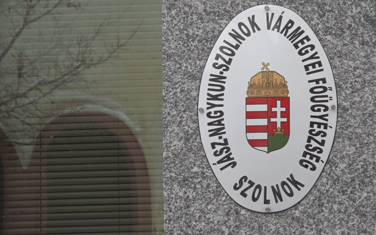 TOVÁBBRA IS LETARTÓZTATÁSBAN MARAD