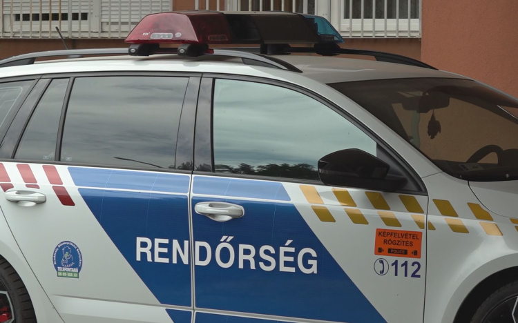 KOCSIKAT RÁMOLT KI SZOLNOKON