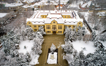 KÖZMEGHALLGATÁS