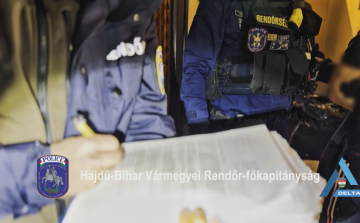 ISMÉT LECSAPOTT A DELTA