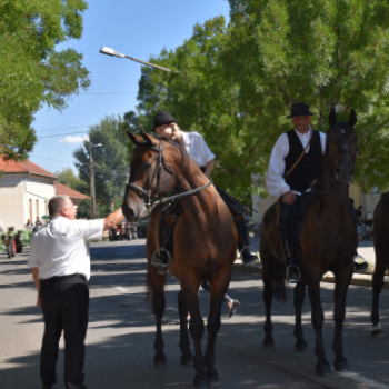 Gépes felvonulás