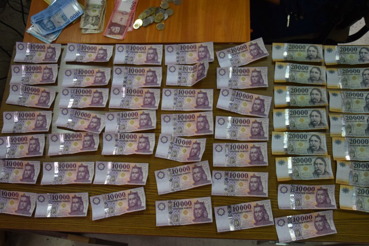 ZSEBEST FOGTAK A RENDŐRÖK JÁSZBERÉNYBEN