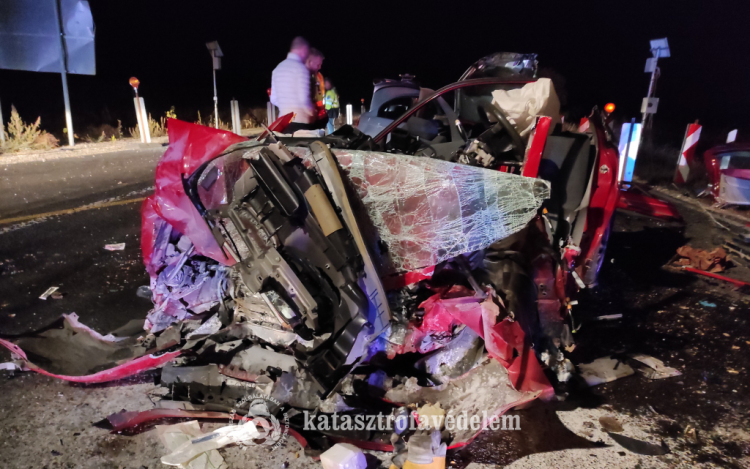 Két autó ütközött a 4-es főúton