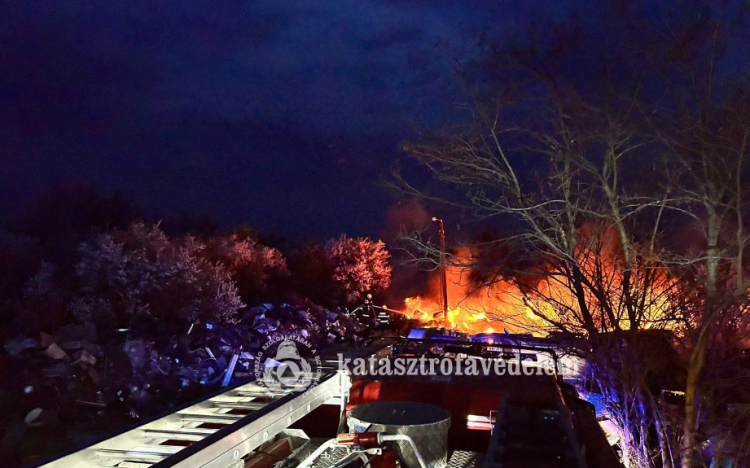 SZEMÉTDOMB GYULLADT KI SZOLNOKON