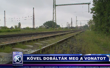 Kővel dobálták meg a vonatot