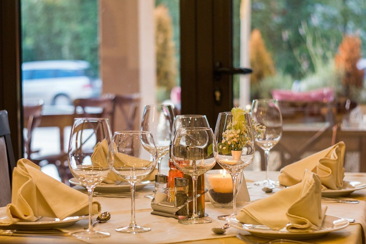 Kinyitottak az éttermek és a hotelek Ausztriában