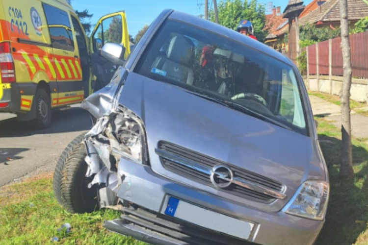 Álló kocsinak hajtott egy terepjáró Kisújszálláson