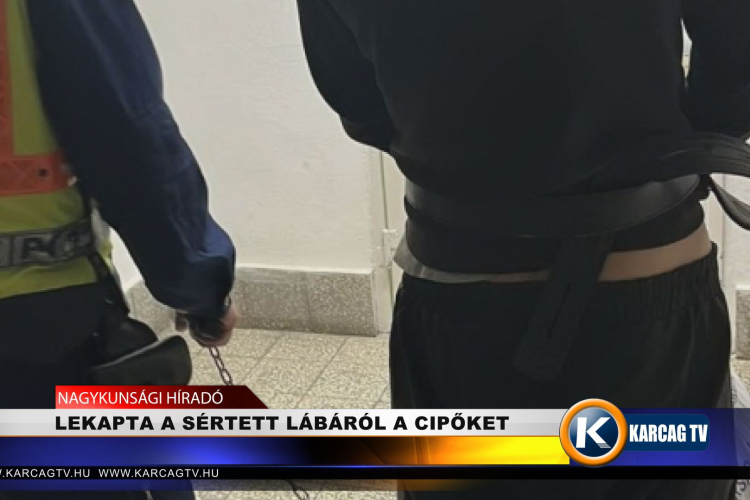 LEKAPTA A SÉRTETT LÁBÁRÓL A CIPŐKET 