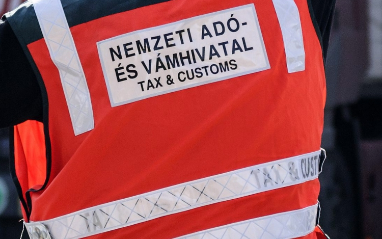 A NAV több ezer cégtemetős ügyet vizsgál