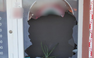 TÖBB MINT FÉLMILLIÓT ZSÁKMÁNYOLT