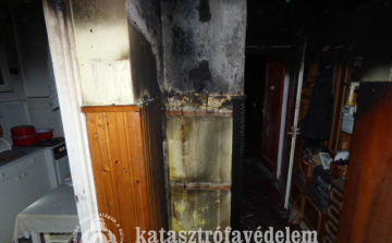  Hűtőszekrény égett egy karcagi lakásban