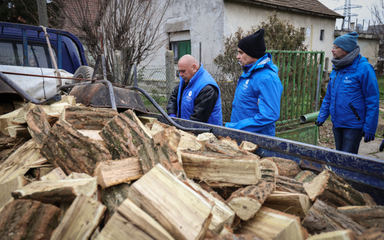 Tűzifa segélyakció: több száz rászoruló családot támogat az Ökumenikus Segélyszervezet