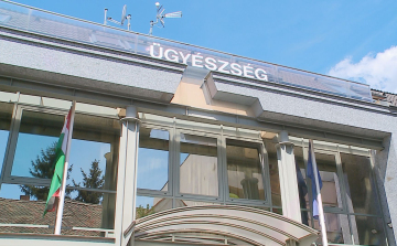 A vádlottat 3 év börtönben végrehajtandó szabadságvesztére ítélték