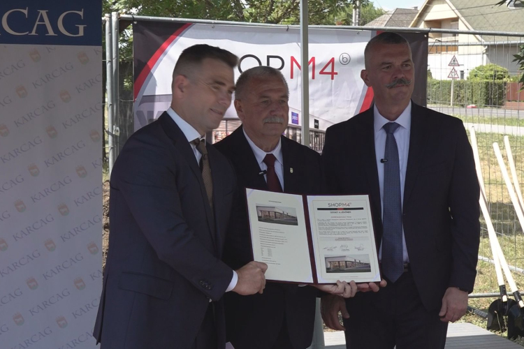 ALAPKŐLETÉTEL-ÚJ BEVÁSÁRLÓKÖZPONT ÉPÜL KARCAGON