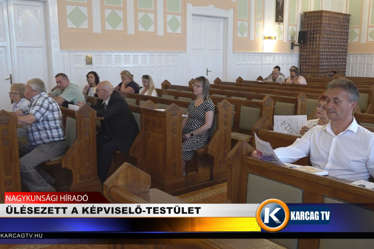 ÜLÉSEZETT A KÉPVISELŐ-TESTÜLET