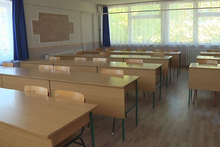 ISKOLAKEZDÉS A SZENTANNAI SÁMEUL KÖZÉPISKOLÁBAN