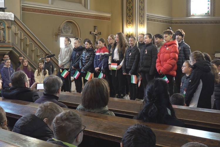 „ÉLJENEK A BÁTRAK!”