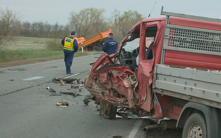 Teljes útlezárás a 4-es főúton, Karcagnál