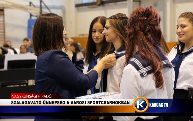 SZALAGAVATÓ ÜNNEPSÉG A VÁROSI SPORTCSARNOKBAN