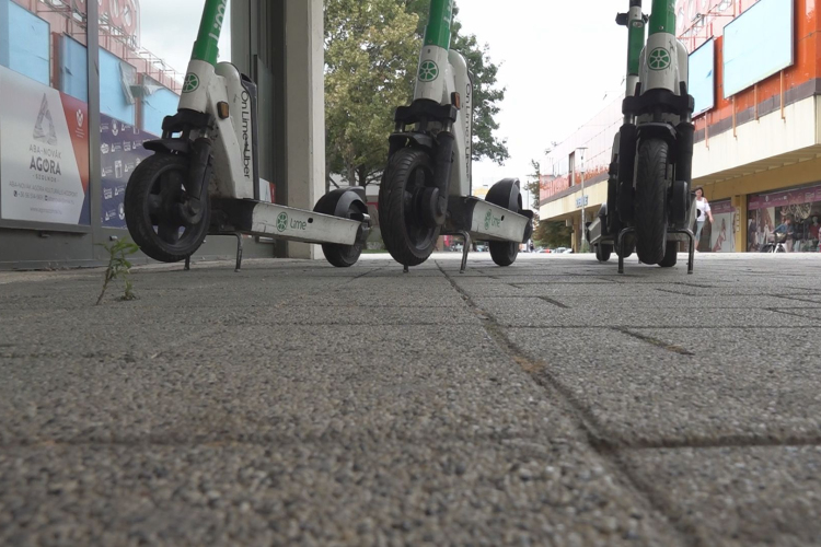 EGYRE TÖBBEN HASZNÁLNAK ELEKTROMOS ROLLERT