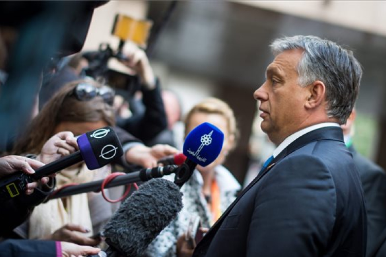 Orbán Viktor: meg kell fontolnunk, hogy átengedjük a migránsokat Ausztria és Németország felé