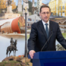 A Magyar Nemzeti Bank kortárs műgyűjteményéből érkeztek képek Karcagra