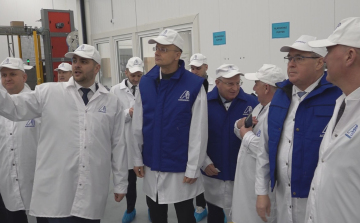 ÚJ ÜZEMCSARNOKOT ADTAK ÁT KARCAGON