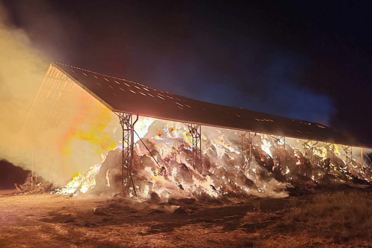  Több mint ezernyolcszáz bála égett Jászladány mellett