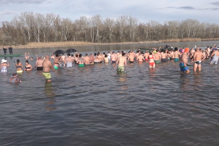 HATODIK JEGES FÜRDŐZÉS TISZAFÜREDEN