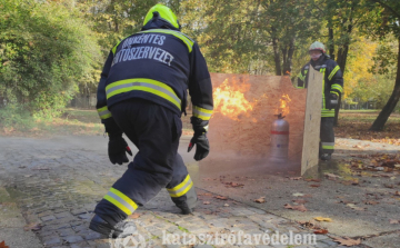  Önkéntesek oltották a gázpalackokat