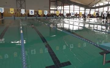 GYÓGYÚSZÓ VERSENY KARCAGON