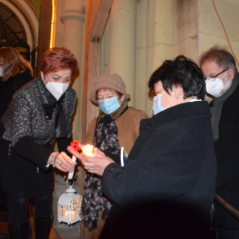 Meggyújtották a negyedik adventi gyertyát.